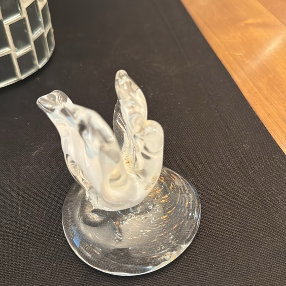 BUNDLE OF VASES AND PAPERWEIGHT - Picture 6 of 16